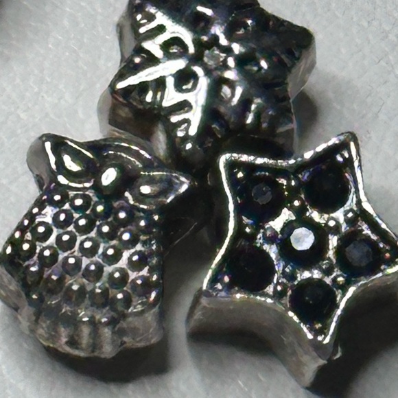7 Charms, owl, sparkly black and iridescent snowflake, star, Eiffel Tower - Picture 9 of 11